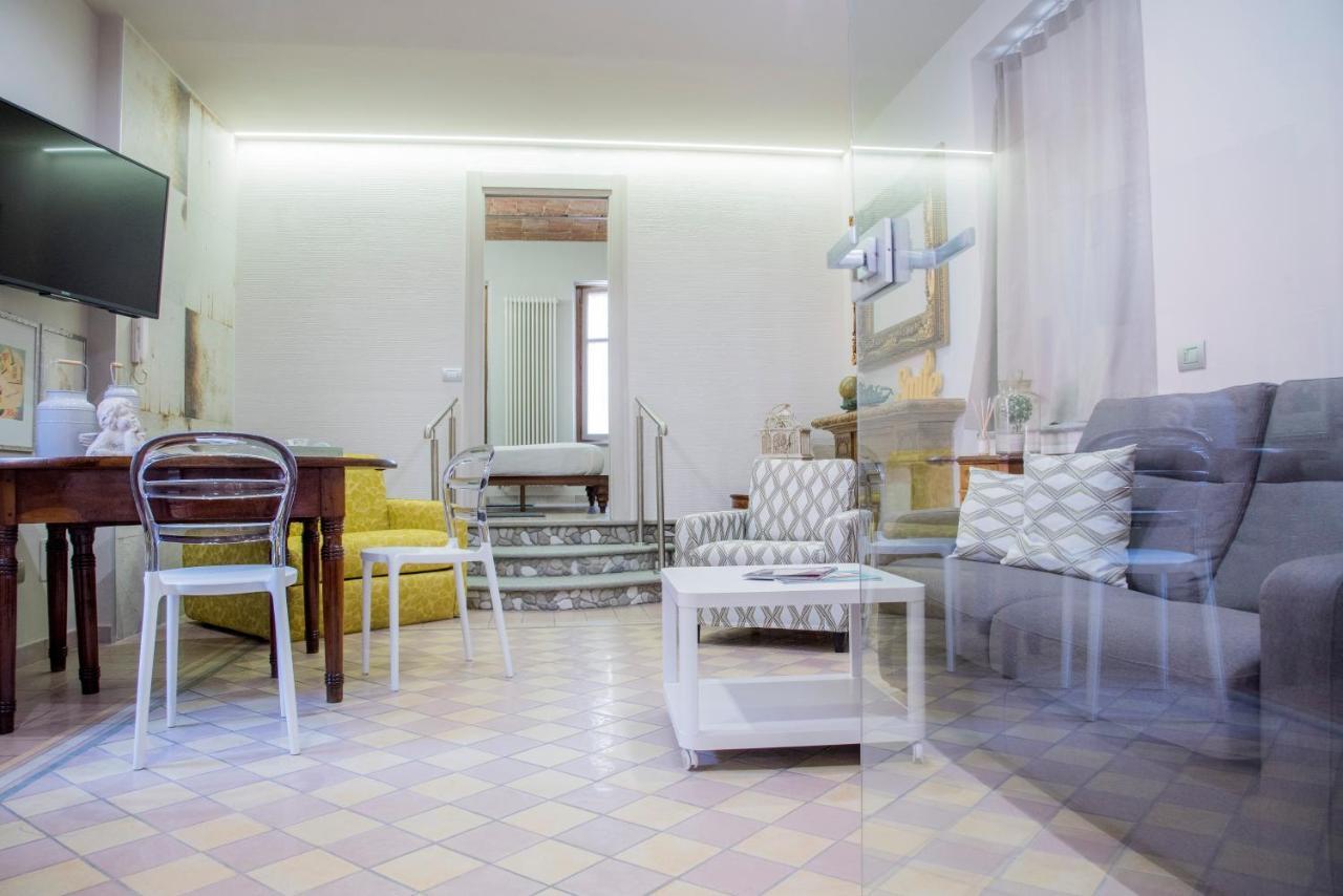 Appartamento Vacanze / Holiday Flat Farfalle&Rossobarbera 몬테그로소 다스티 외부 사진