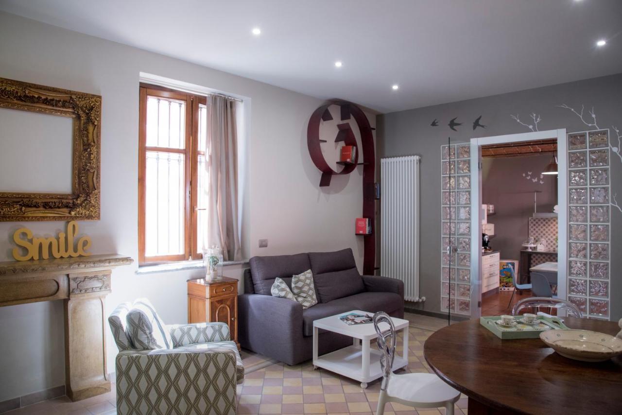 Appartamento Vacanze / Holiday Flat Farfalle&Rossobarbera 몬테그로소 다스티 외부 사진